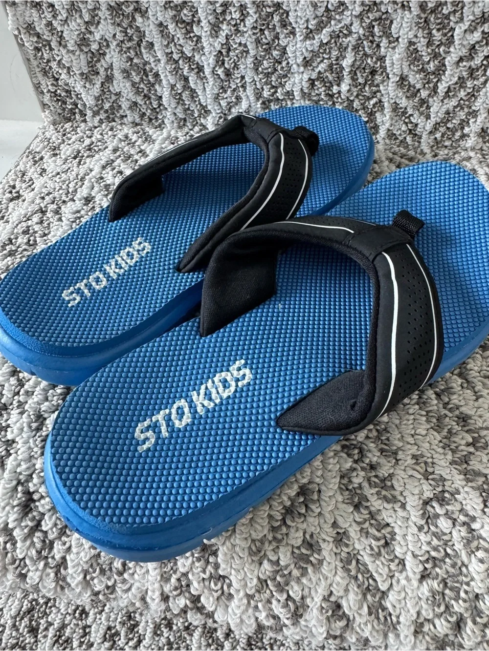 STQ KIDS Blue and Black Flip Flops Boy’s Size 2